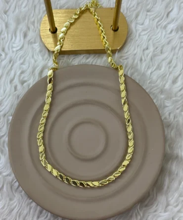 Gold Renk Arpa Zincir Kolye (45 cm) – Modern ve Gösterişli Tasarım