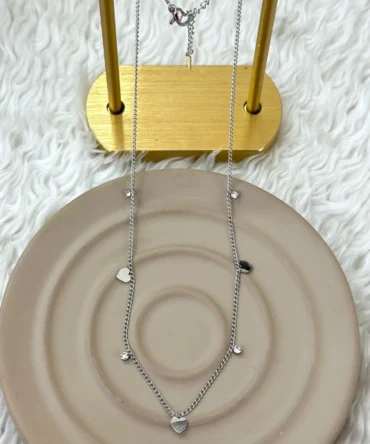 Taş ve Kalp Detaylı Silver Kolye – Romantik ve Zarif Tasarım