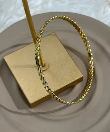 Zarif Gold Rengi Çelik Kadın Bilekliği 60mm - Küçük Boy ve Dayanıklı