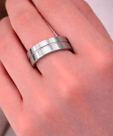 Modern Minimal Parlak Şerit Detaylı Yüzük – Elegansın Yeni Tanımı (19 Numara)