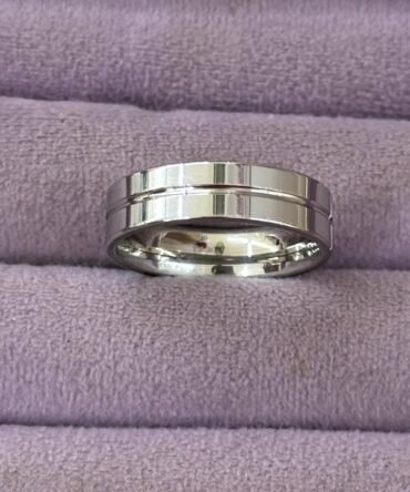 Modern Minimal Parlak Şerit Detaylı Yüzük – Elegansın Yeni Tanımı (19 Numara)