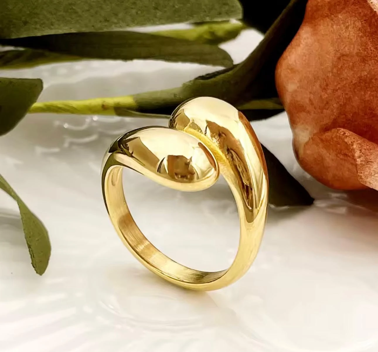 Modern Sıvı Damla Gold Yüzük - Minimalist Şıklık