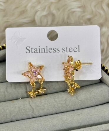 Zarif Gold Pembe Taşlı Çiçek Tasarım Kadın Küpe